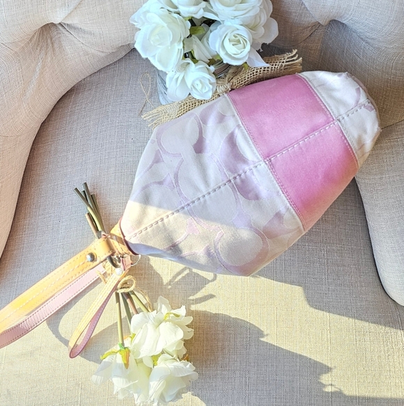 Coach F113862 Beige Pink Signature C Soho Shoulder Bag  Coach Y2k Pink and Cream Signature Shoulder Bag